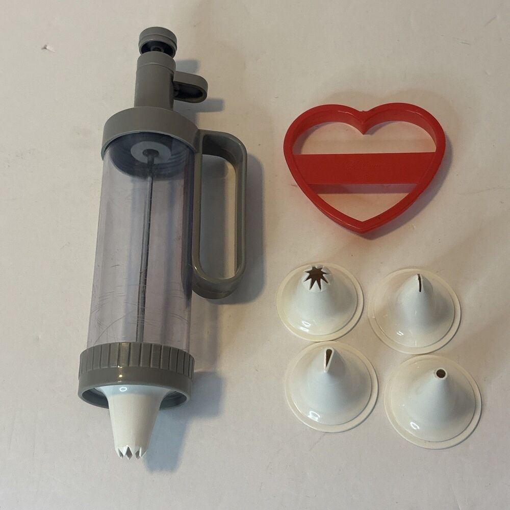 Wilton Dessert Decorator Icing Cake Decorating Tool With 5 Nozzles